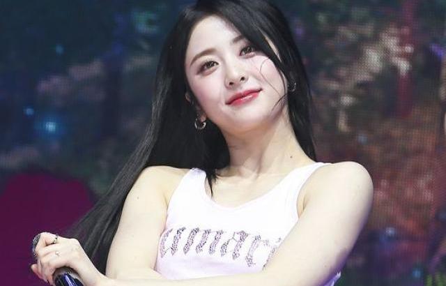 LE-SSERAFIM Yunjin