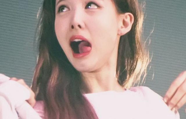 콘서트장에서 나연 표정 순간포착.JPG