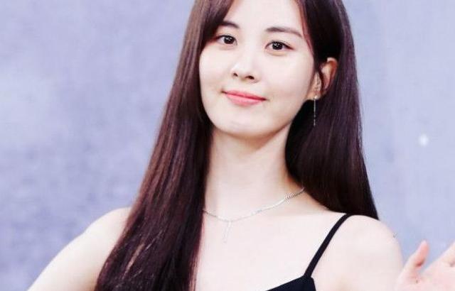 서현 검은 끈 드레스