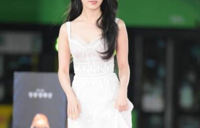IU