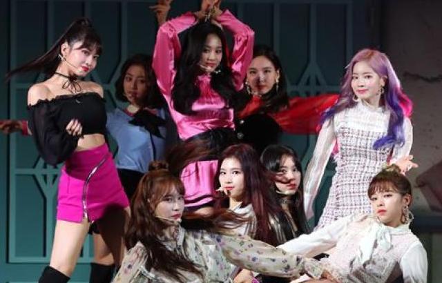 연애도·곡 참여도 OK…트와이스, 데뷔 3년 만에 달라진 것