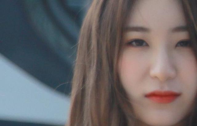아이즈원 이채연 강혜원 김민주, 공항 외 (20 p)