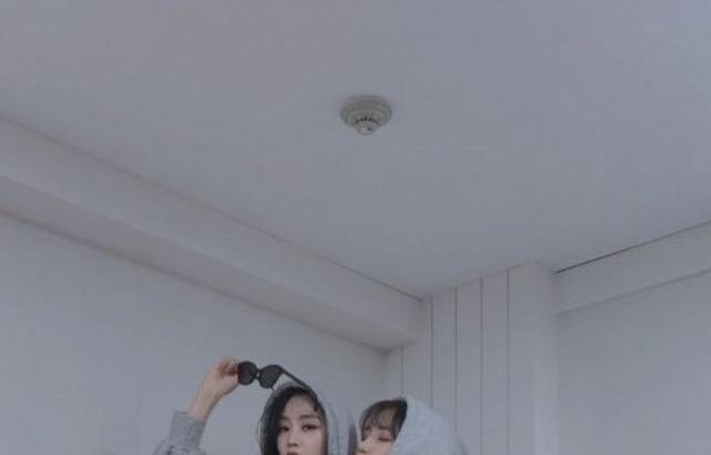 지수 명은 인스타_후드 원피스