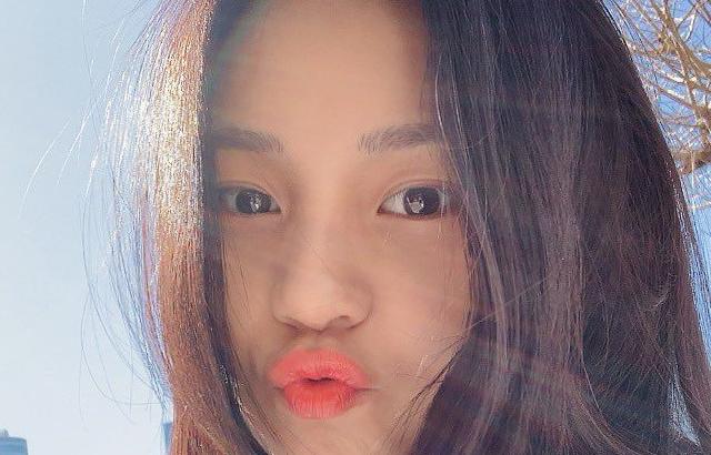 엄지 (여자친구)