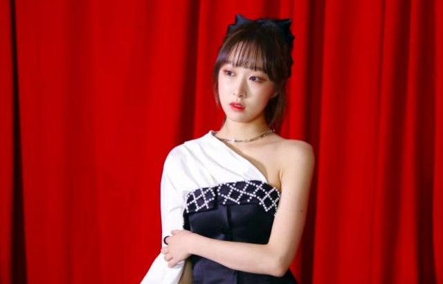 우주소녀 UNNATURAL 자켓 비하인드컷