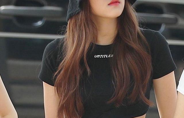 아이즈원 최예나 조유리, 공항 외 (31 p)