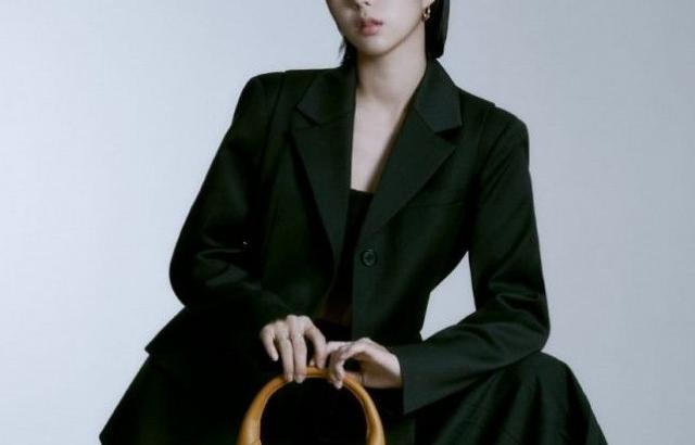 채수빈 루이까또즈 핸드백 화보
