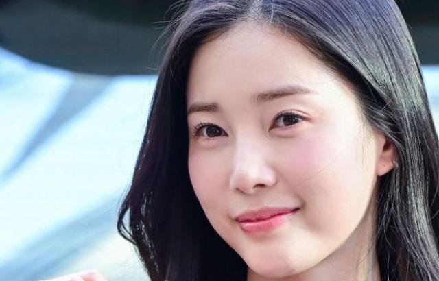 윤채경