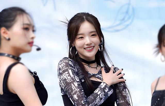 피라미드게임에서는 아이돌연습생인 배우 강나언