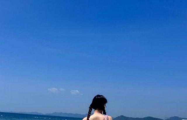 수영복 입은 츄