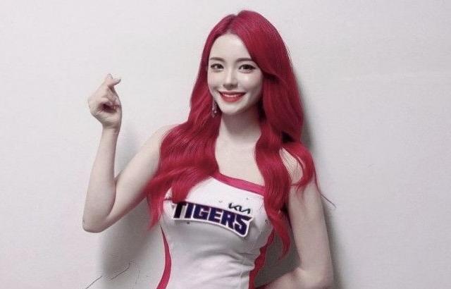 민소매 옆태 이다혜 치어리더