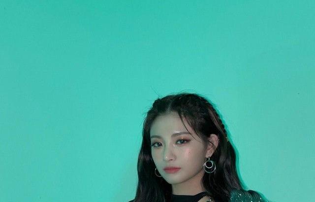 EVERGLOW 왕이런