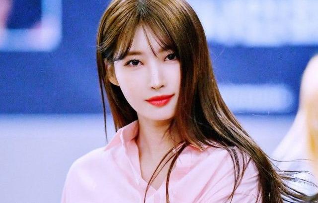 EVERGLOW Sihyeon