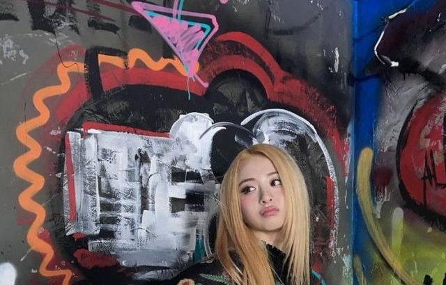 LE SSERAFIM YUNJIN