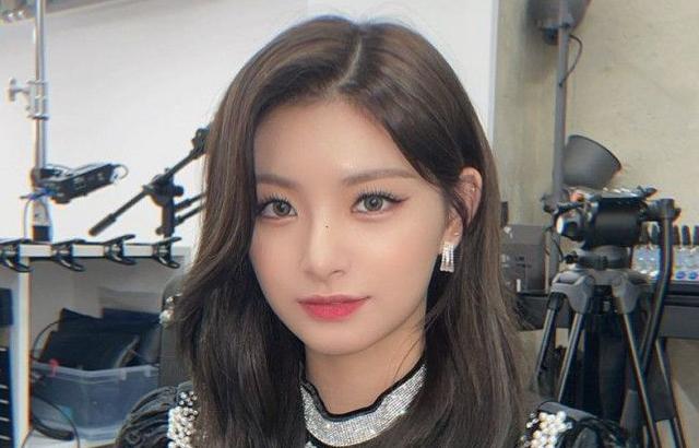 EVERGLOW 왕이런