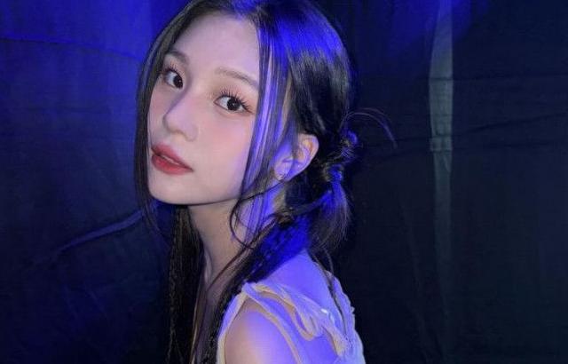 VIVIZ 엄지