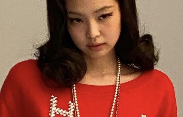 BLACKPINK JENNIE