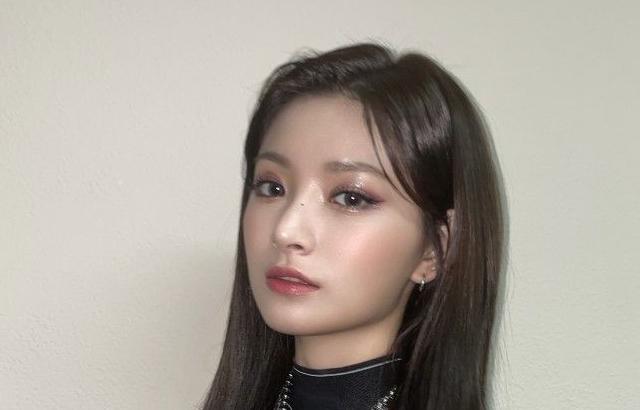 EVERGLOW 왕이런