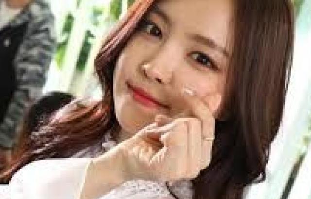 손나은