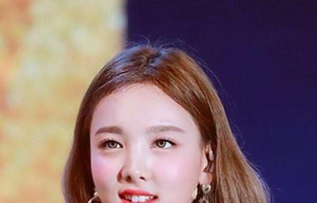 TWICE NAYEON