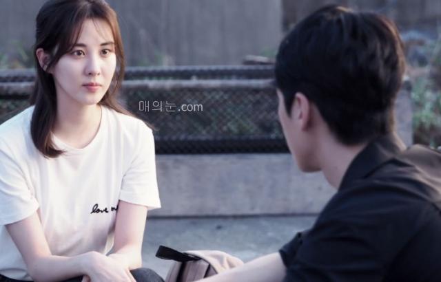 뒤태가 일품인 서현