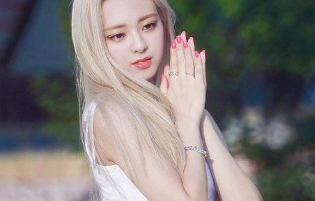 야외 미니팬미팅 유나