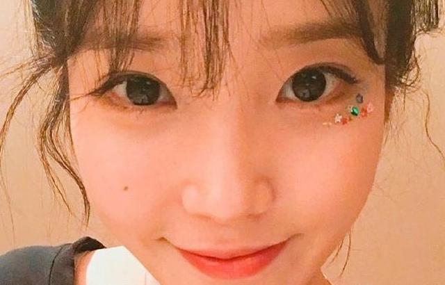 아이유 셀카.jpg
