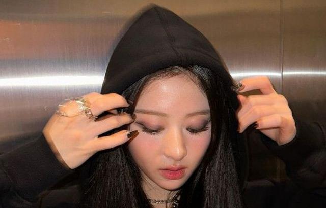 LE SSERAFIM YUNJIN