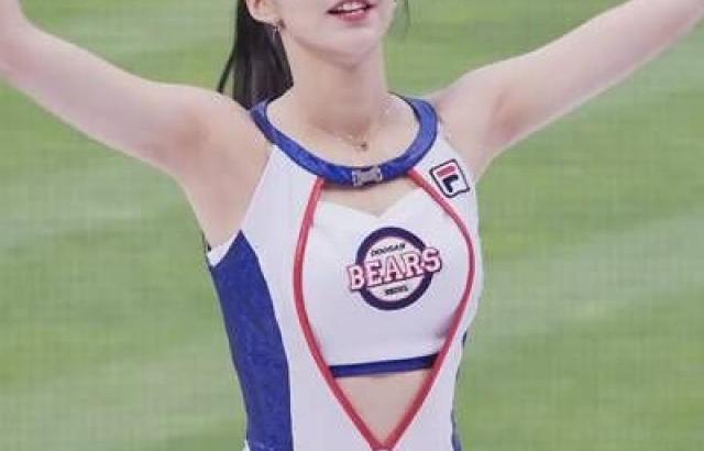 이나경 (Lee NaKyeong) 치어리더 민소매 밀착 의상