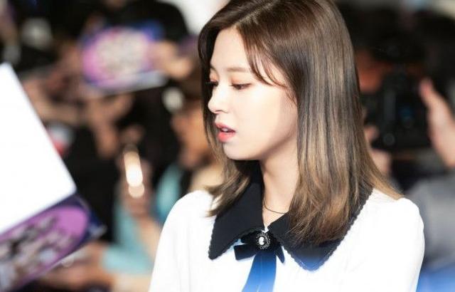 사인해주는 정연