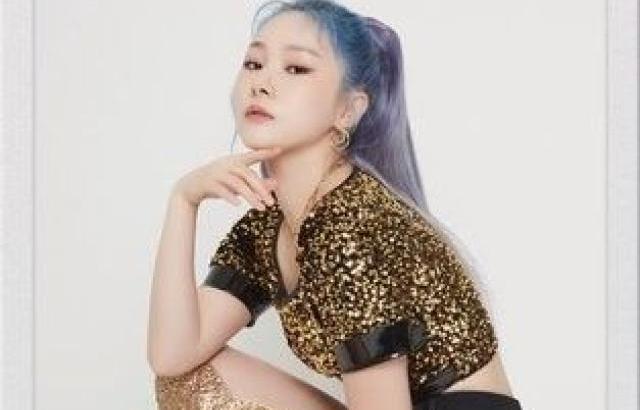 EVERGLOW Mia