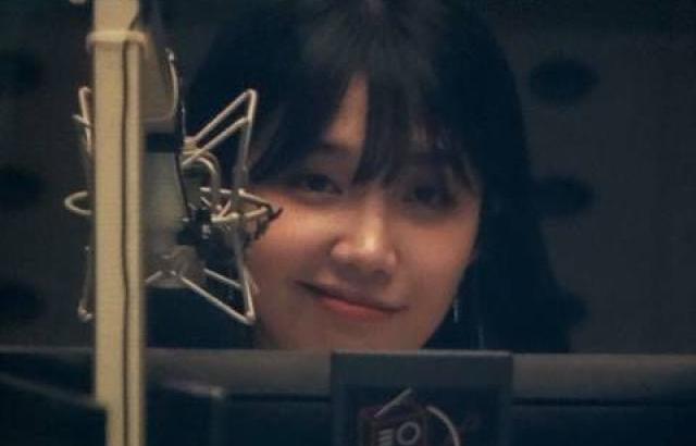 라디오 부스에서 에이핑크 정은지