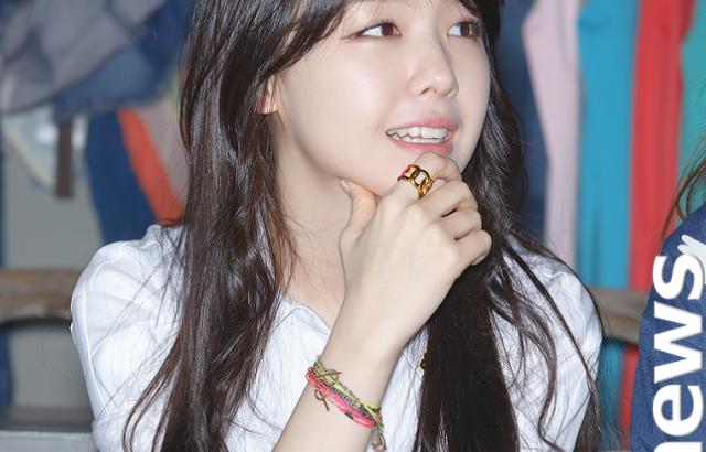 민아와 소진 각선미