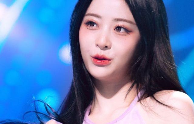 LE SSERAFIM YUNJIN