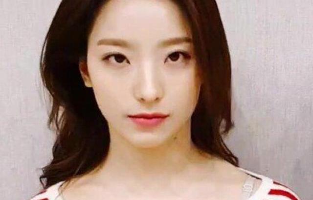 프로미스나인 새롬