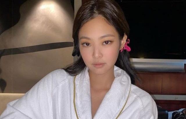 BLACKPINK JENNIE