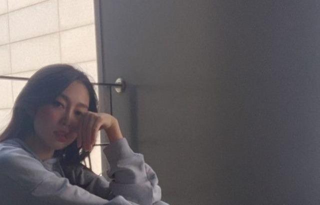 지수 인스타_츄리닝에 워커