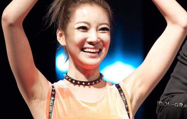 ns윤지