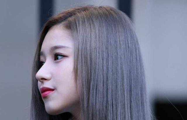 사나의 옆태