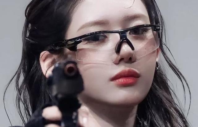 BABYMONSTER (베이비몬스터) 로라