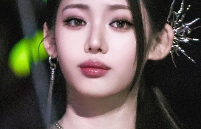 베이비몬스터 로라