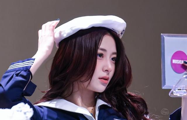 르세라핌 허윤진