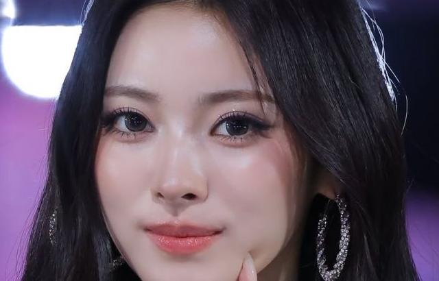 MEOVV (미야오) 안나