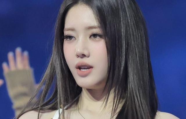 베이비몬스터 로라