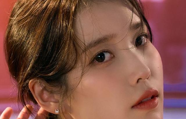 아이유 제이에스티나