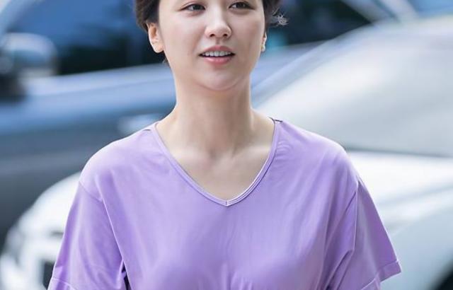 바람때문에 살짝 민망해진 박하선