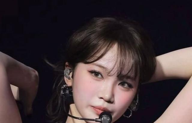 LE SSERAFIM (르세라핌) 김채원