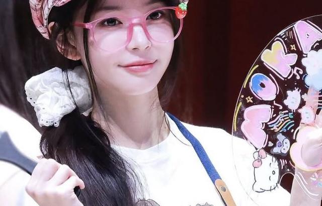 아일릿 (ILLIT) 모카