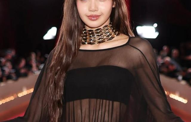 BLACKPINK (블랙핑크) 리사