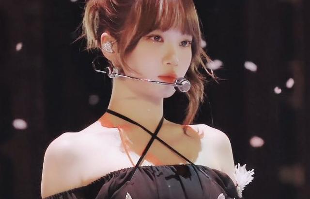 LE SSERAFIM (르세라핌) 김채원